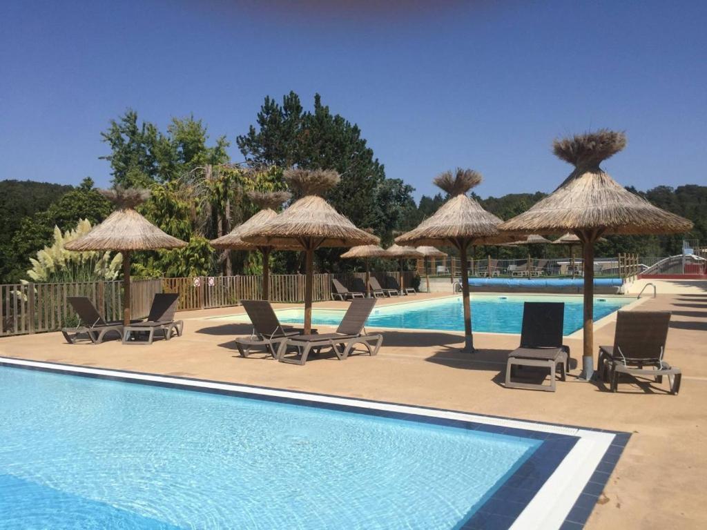 Hotel Camping Les Gorges Du Chambon Eymouthiers  Exterior foto