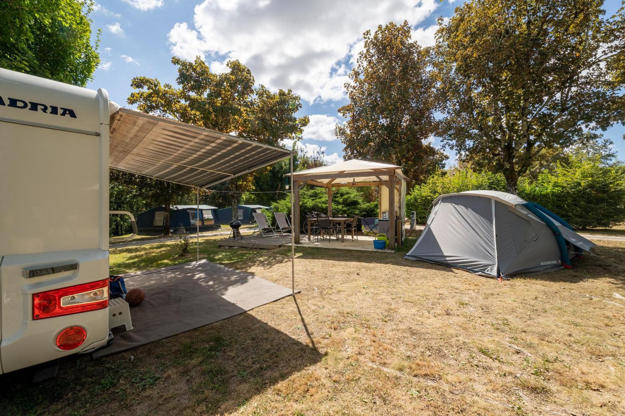 Hotel Camping Les Gorges Du Chambon Eymouthiers  Exterior foto
